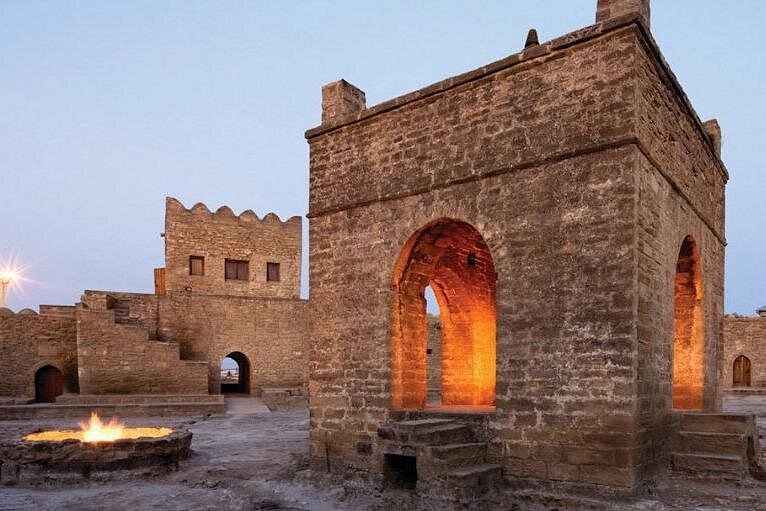 azbaijan_Ateshgah Fire Temple