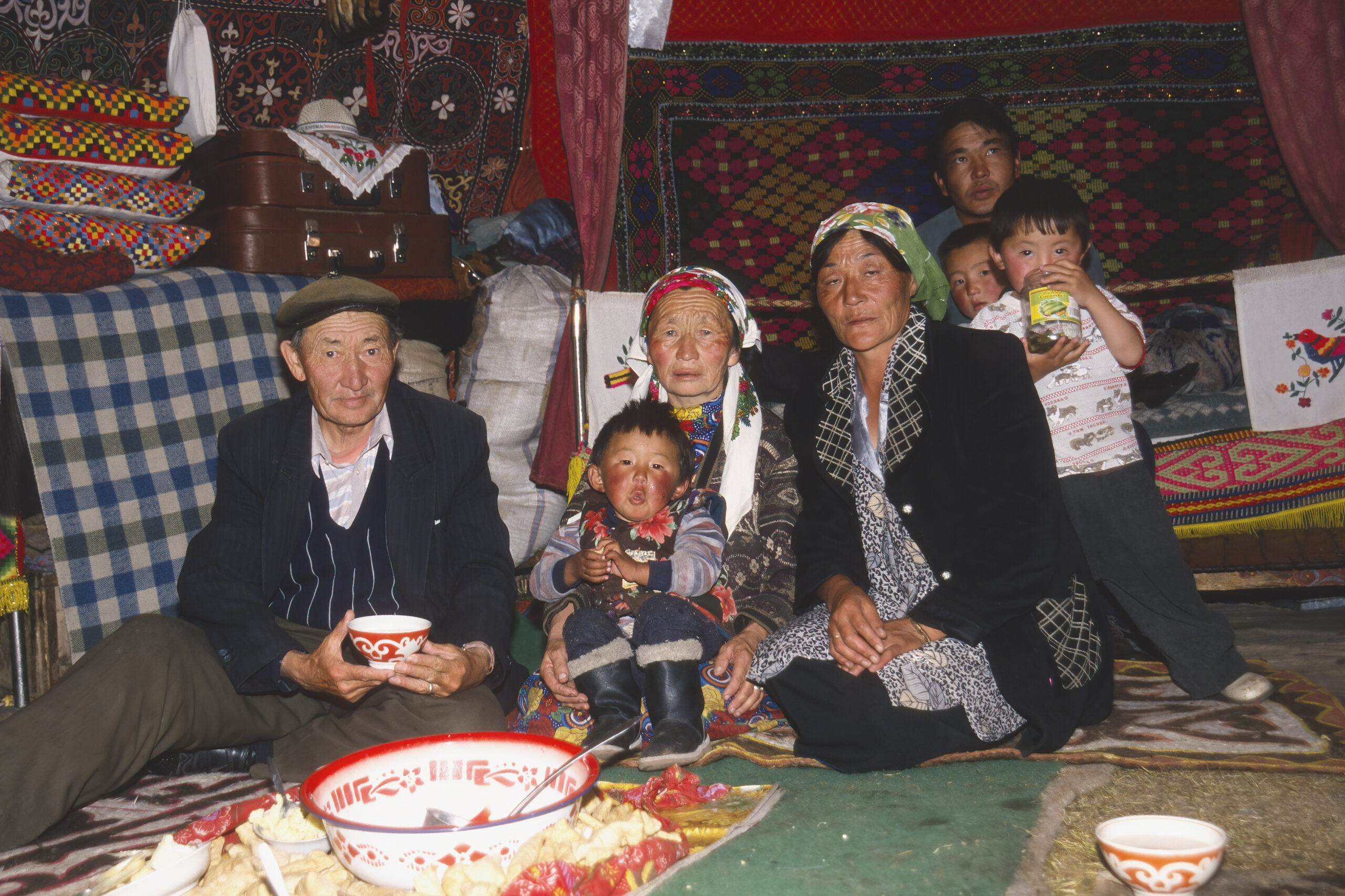 走進牧民的蒙古包，體驗遊牧民族的真實日常草原生活。